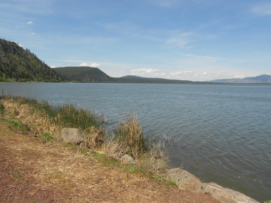 A very pretty drive right along the water's edge of Klamath Lake