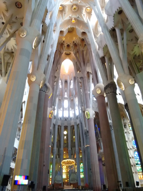 Barcelona: La Sagrada Familia - One Road at a Time